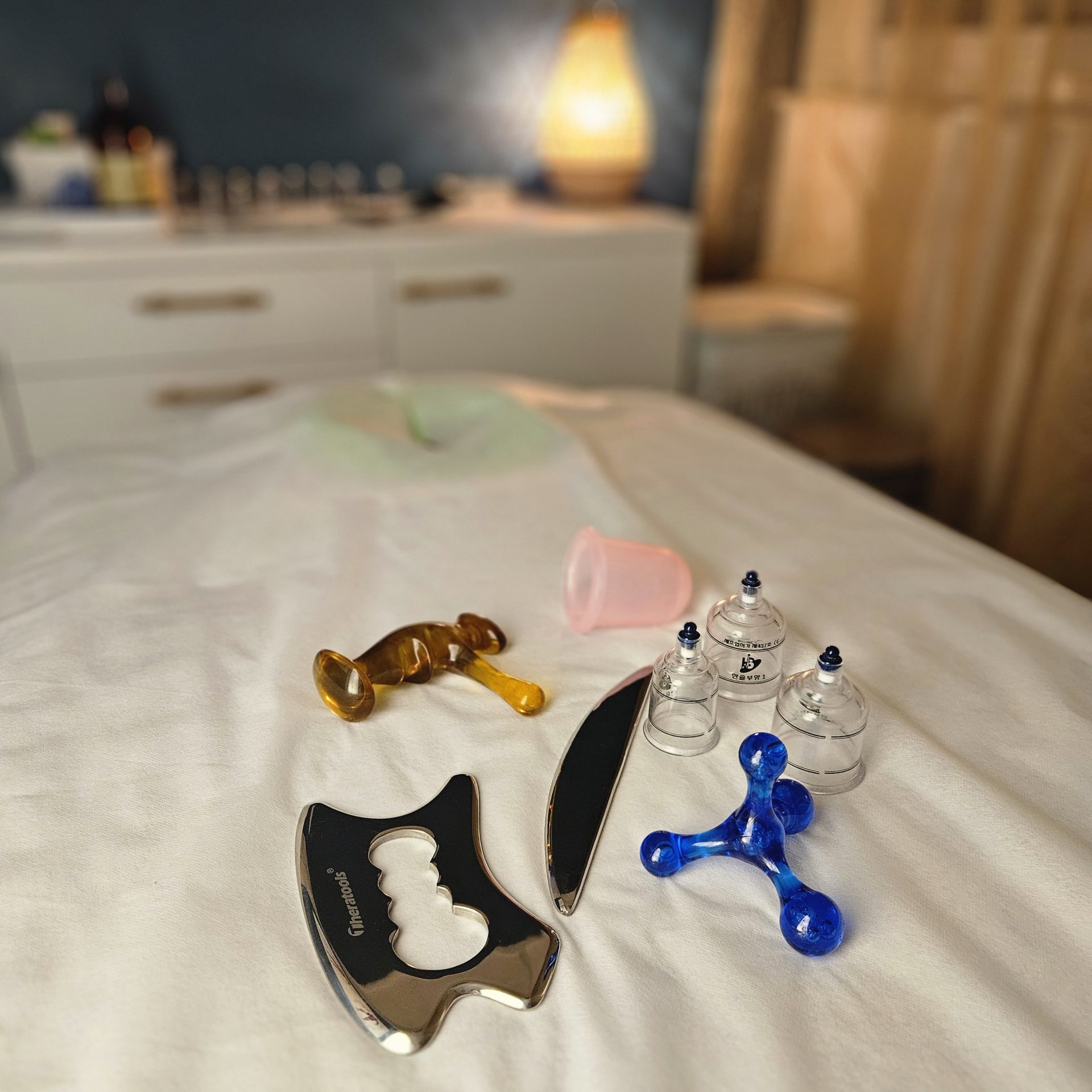 Masažni pripomočki: IASTM noži, trigger release orodja, ventuze (cupping)